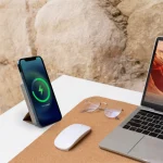 ⁦باور بانك MagSafe لاسلكي بغطاء فلّين مع حامل قابل للطي – 15W – 10000 mAh⁩ - الصورة ⁦2⁩