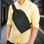 ⁦حقيبة Sling كروس بودي – نايلون أسود⁩ - الصورة ⁦8⁩