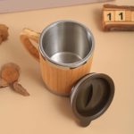 ⁦كوب سفر للقهوة من الخيزران والستانلس ستيل مع مقبض وغطاء – 300 مل⁩ - الصورة ⁦4⁩