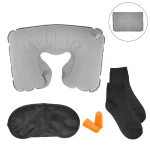 طقم أساسيات السفر داخل جراب أسود