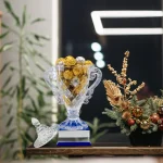 ⁦كأس تكريم كبير من الزجاج الكريستالي الشفاف مع قاعدة زجاجية — إصدار هدايا الشوكولاتة⁩ - الصورة ⁦5⁩