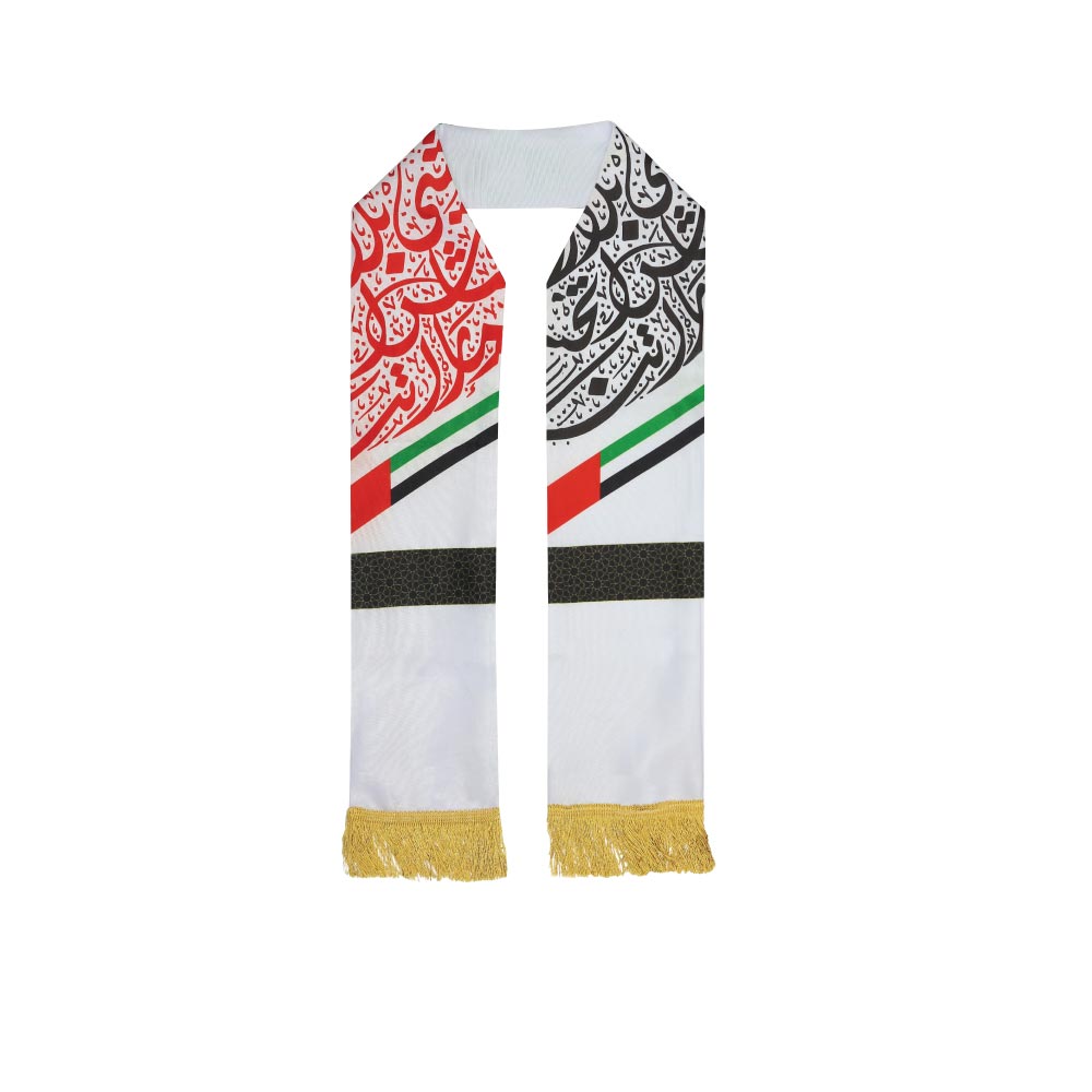 UAE-Flag-Polyester-Scarf-SC-06-2.jpg وشاح علم الإمارات من البوليستر مع شرّابة ذهبية - الصورة 1