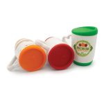 ⁦أكواب سيراميك بيضاء مع غطاء وقاعدة سيليكون⁩ - الصورة ⁦4⁩