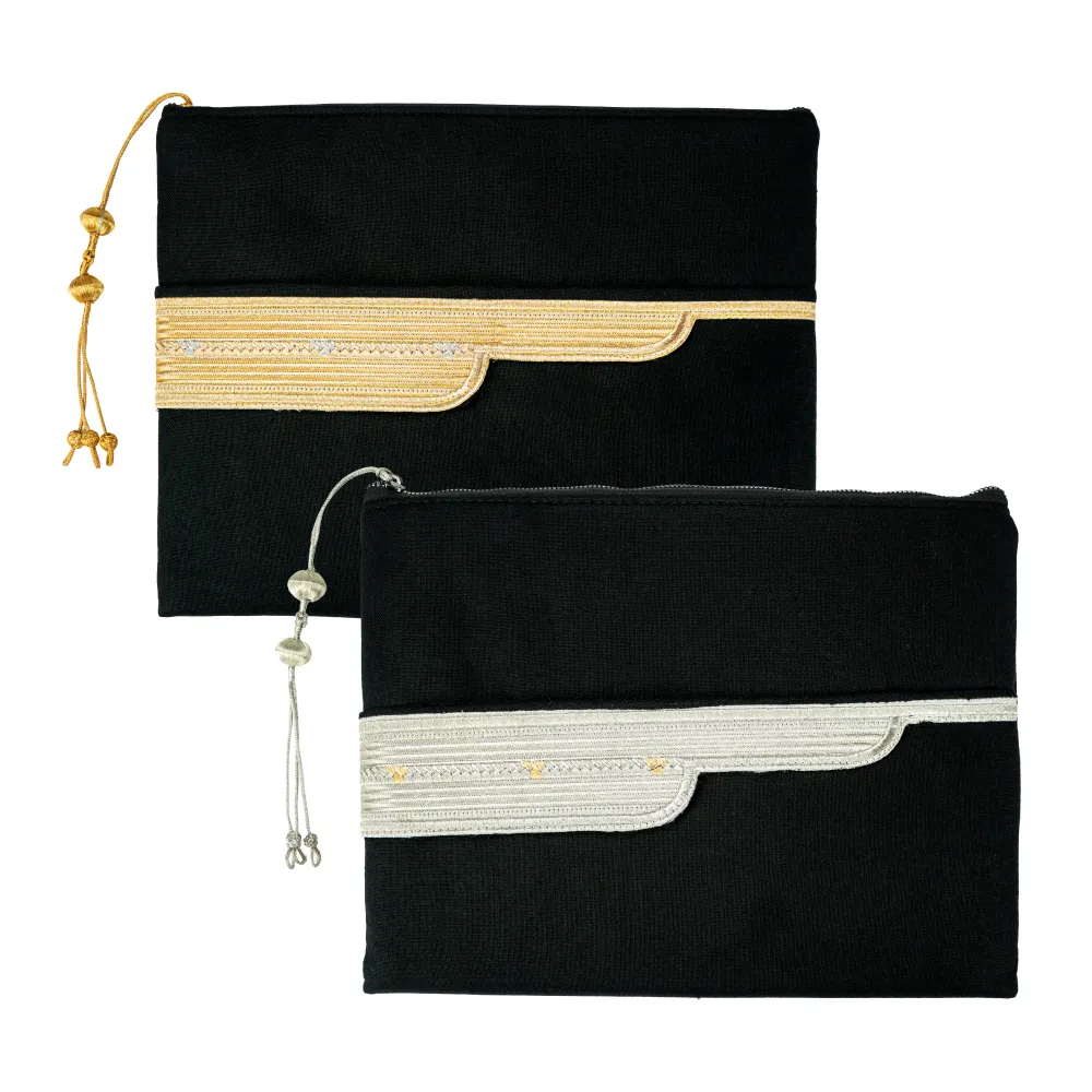 Bisht-Design-Laptop-Sleeve-Zipper-Pouch-PCH-014-Blank.webp حافظة لابتوب بسحّاب مع شرّابة وتطريز تصميم البِشْت العربي - الصورة 1