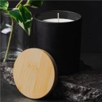 ⁦شموع معطرة برائحة العود العربي والفانيليا | هدايا رمضان⁩ - الصورة ⁦4⁩